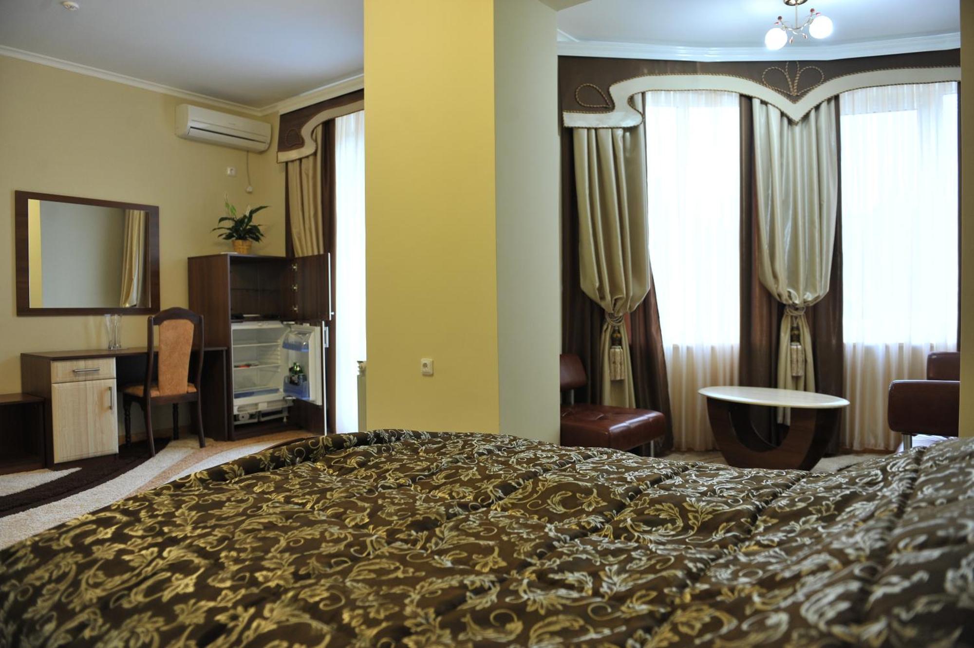 Andinna Hotel Çernivtsi Dış mekan fotoğraf