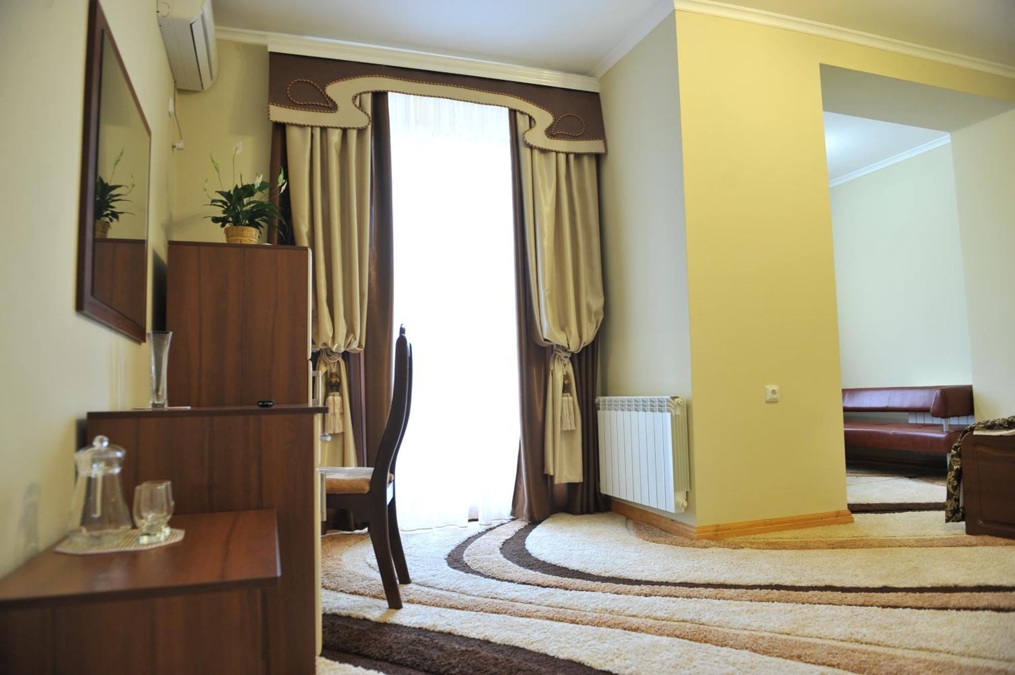 Andinna Hotel Çernivtsi Dış mekan fotoğraf