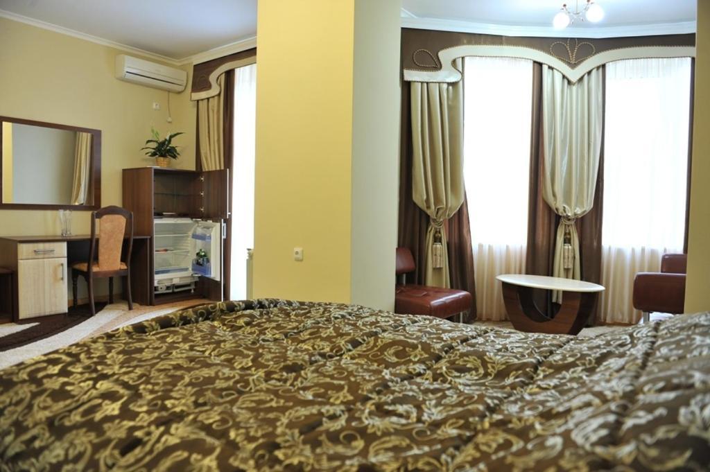 Andinna Hotel Çernivtsi Dış mekan fotoğraf