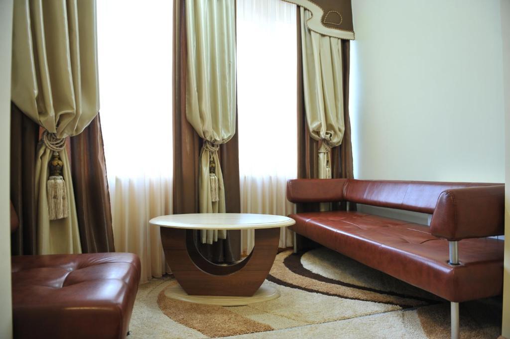 Andinna Hotel Çernivtsi Dış mekan fotoğraf